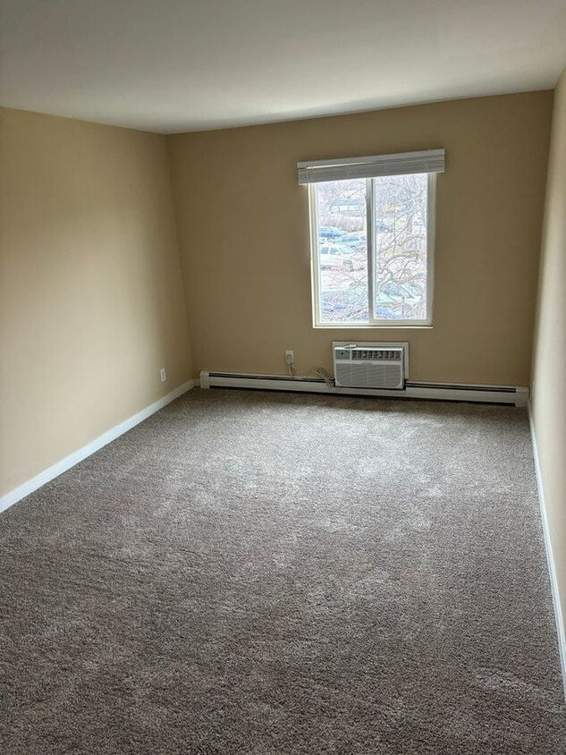 1700 Light Road Unit 101, Oswego, IL 60543 Room for Rent in Oswego
