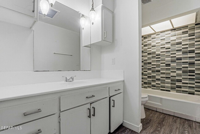 Building Photo - 4613 Sun Valley Dr