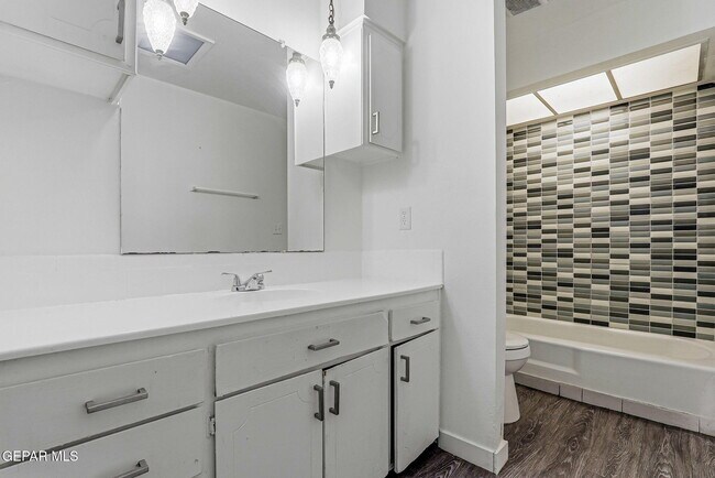 Foto del edificio - 4613 Sun Valley Dr