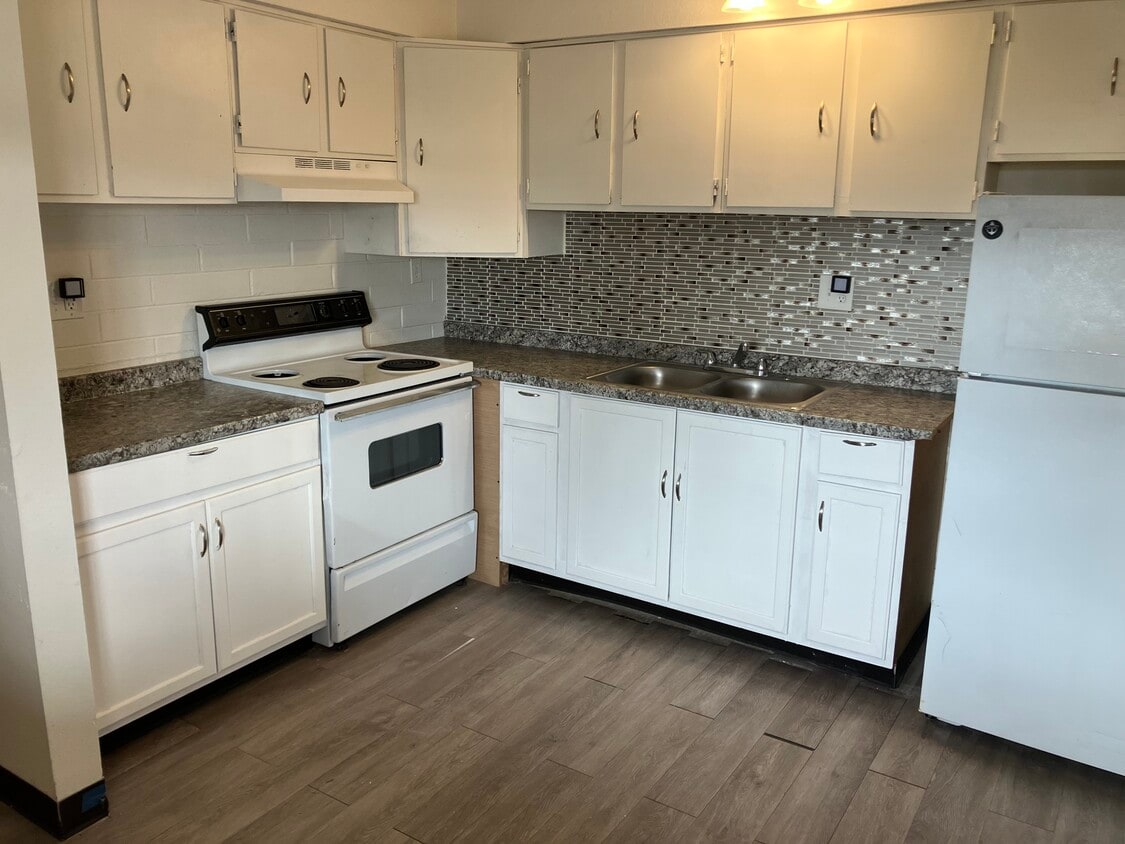 Cocinas grandes, mucho espacio de almacenamiento. - Villa Granada Apartments