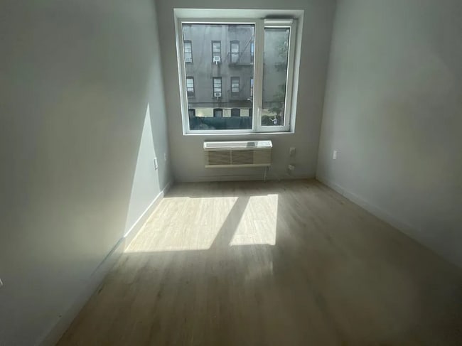 Building Photo - 458 Cyrus Pl