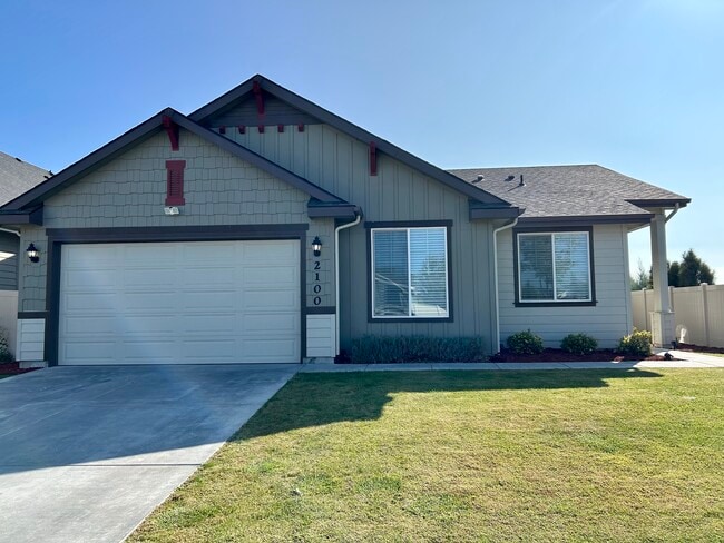 Building Photo - 2100 N Thorndale Ave