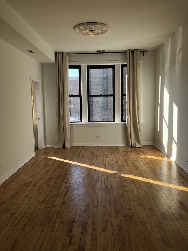 Foto del edificio - 1041 N Western Ave