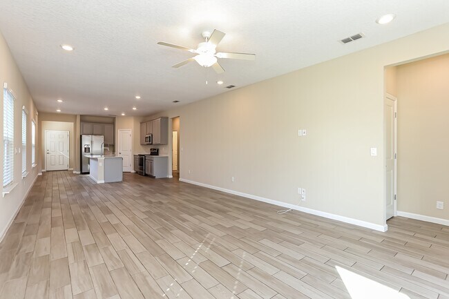 Building Photo - 2180 Sequoia Ct