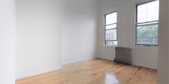 Foto del edificio - 134 Frost St