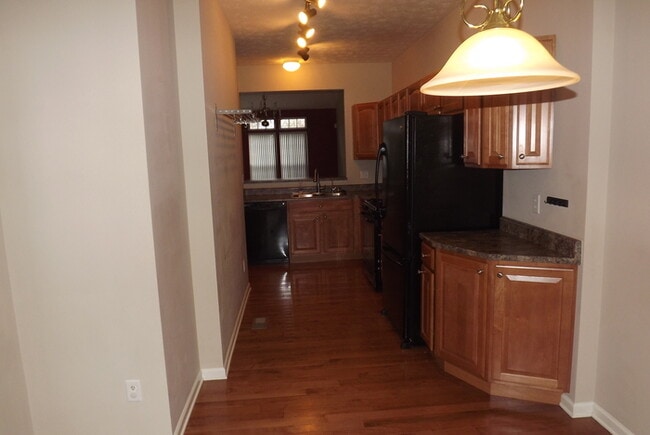 Building Photo - COMING SOON! Beautiful 3 Bedroom Beavercre...