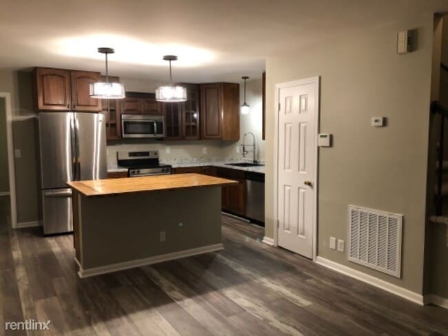 Building Photo - 3 br, 2 bath Townhome - 1277 Barnes Road