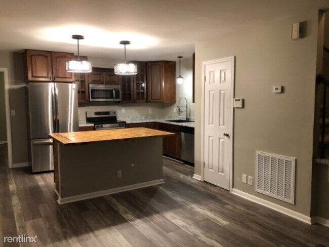 Foto del edificio - 3 br, 2 bath Townhome - 1277 Barnes Road