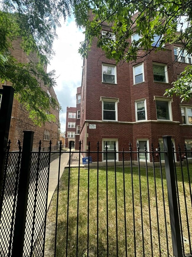 Building Photo - 6438 N Seeley Ave
