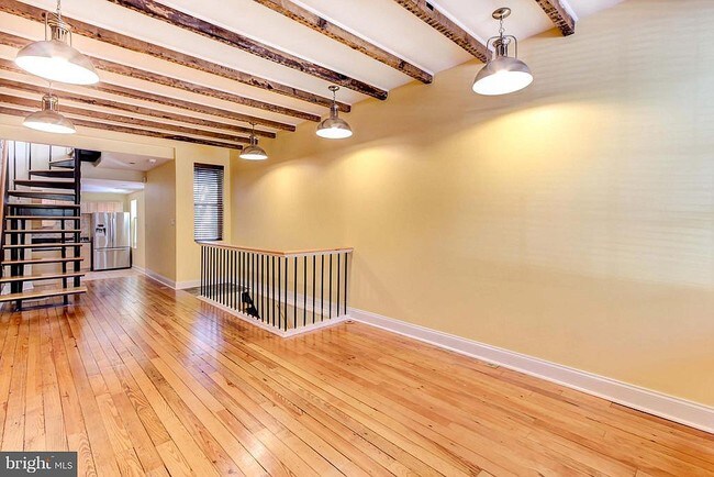 Building Photo - 1108 S Highland Ave