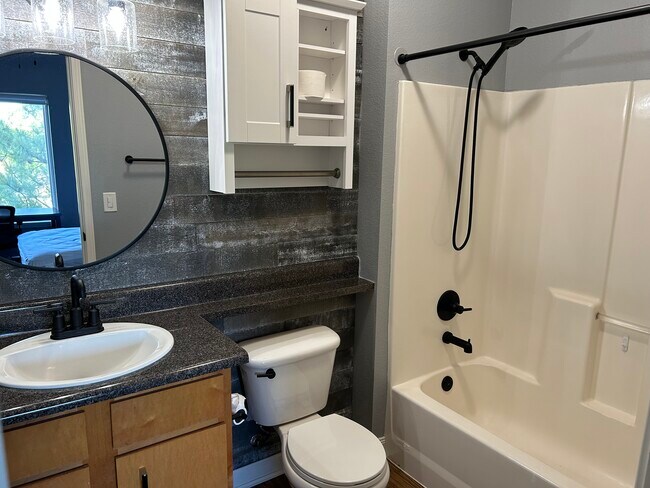 Foto del edificio - 2200 Classen Blvd