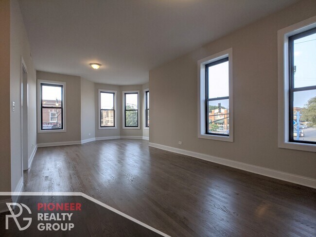 Foto del edificio - 3401 W Fullerton Ave