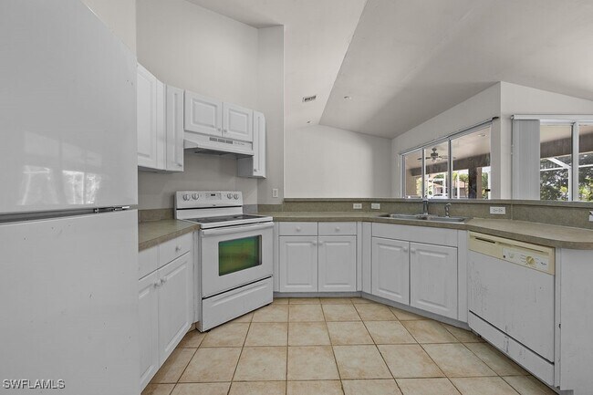 Building Photo - 3101 SW 22nd Ave