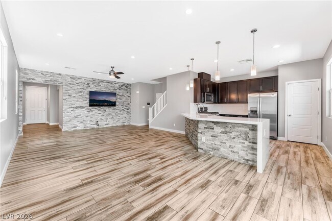 Foto del edificio - 8668 Halcon Ave