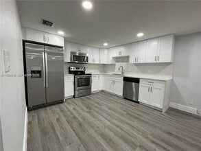 Building Photo - 4725 SW 62nd Ave