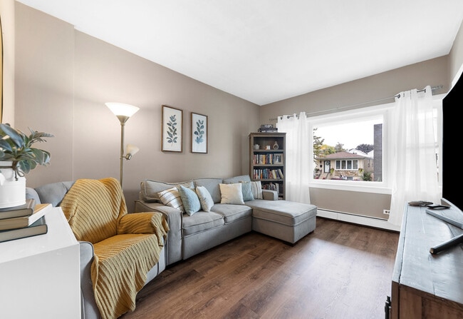 Foto del edificio - 5538 W Drummond Pl