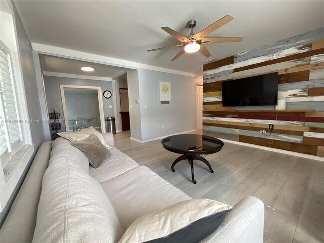 Foto del edificio - 385 NW 129th St