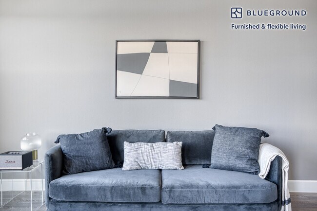 Building Photo - 10727 Domain Dr