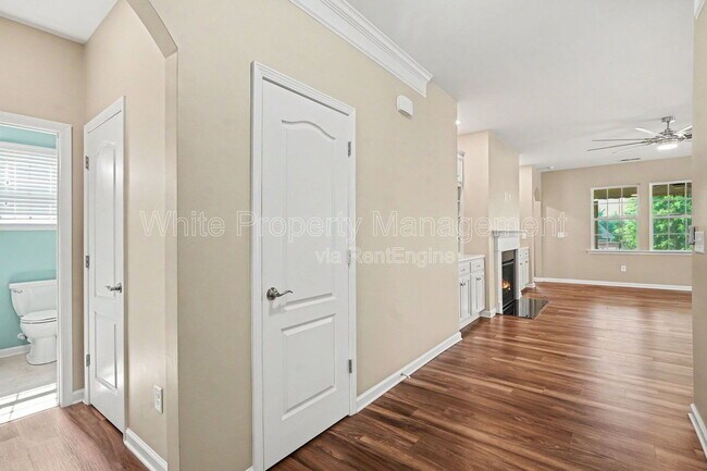 Foto del edificio - 8207 Asher Chase Trl