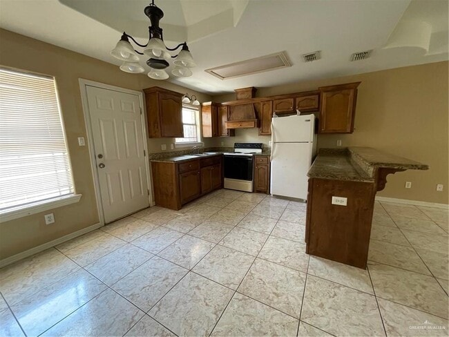 Building Photo - 11 Erica