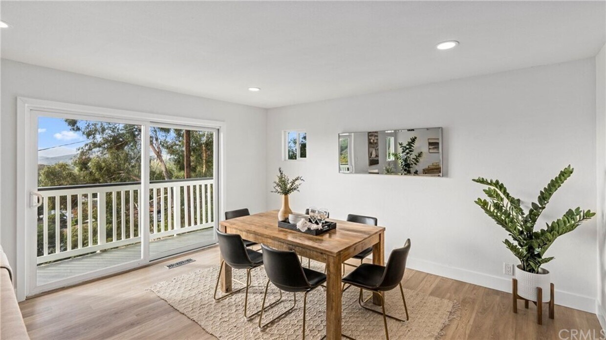 Foto principal - Fabulous Home off of Grand Avenue area ava...