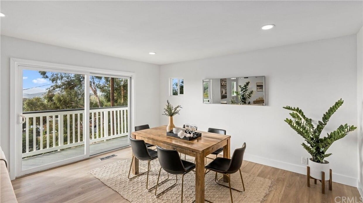 Primary Photo - Fabulous Home off of Grand Avenue area ava...