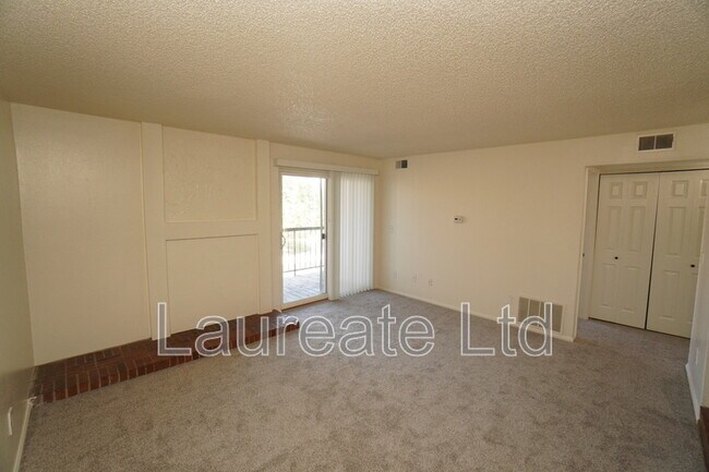 Foto del edificio - 4899 S Dudley St