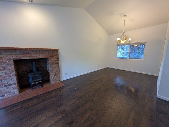 Foto del edificio - Charming 3 Bedroom Rambler in East Bremerton