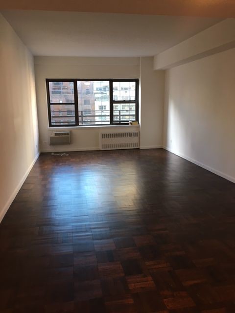 Primary Photo - 156 E 59th St