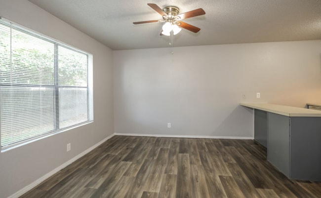 Interior Photo - Sullivan's Landing