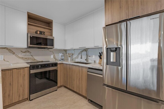 Building Photo - 2201 S Ocean Dr