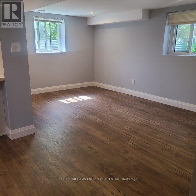 Building Photo - 454 Drew St