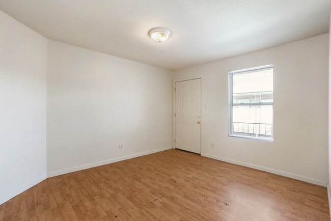 Building Photo - 3500 Garden Oaks Dr