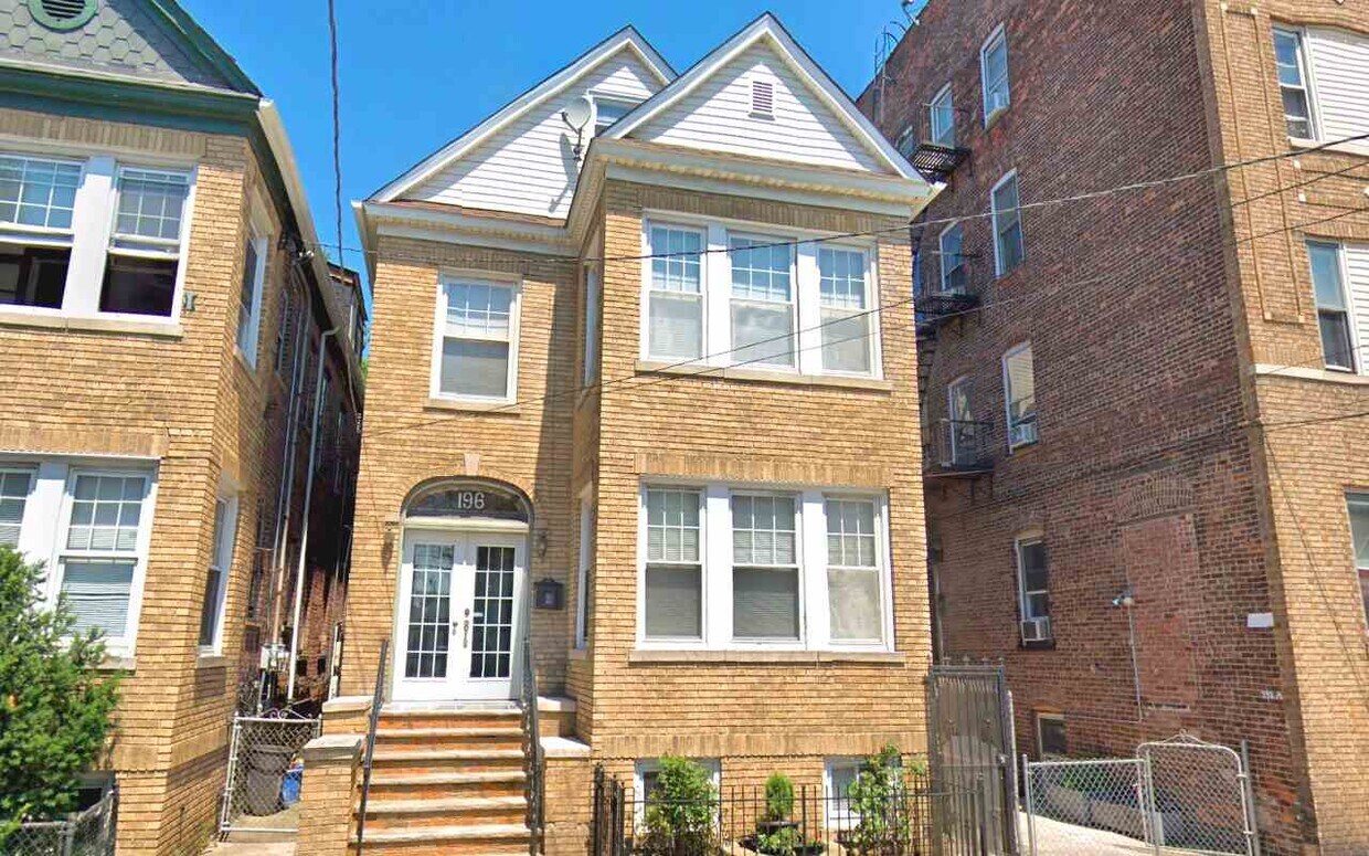 Foto principal - 196 Danforth Ave