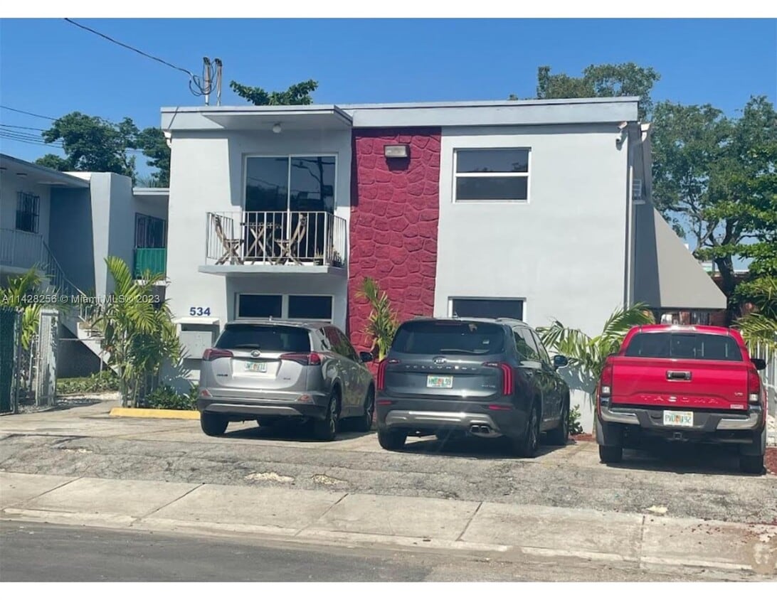 Primary Photo - 534 NW 10th Ave