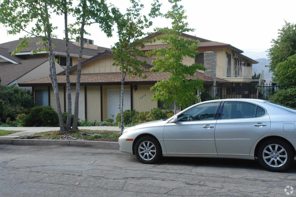 Primary Photo - 3236 Fairesta St