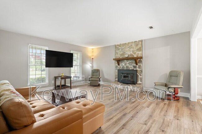 Foto del edificio - 547 Pheasant Run Dr