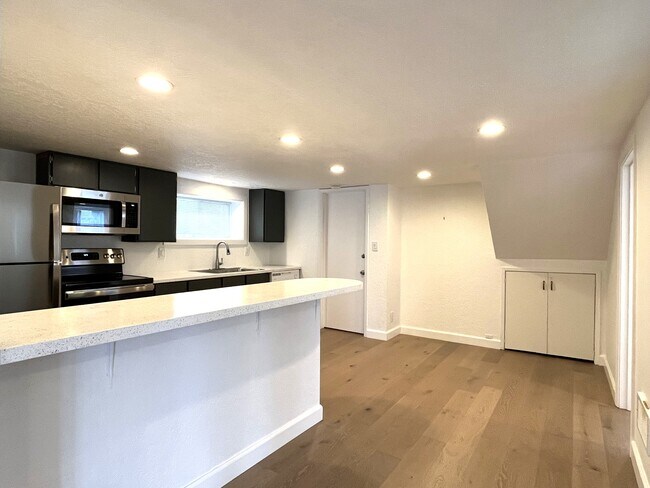 Foto del edificio - 9219 8th Ave NW
