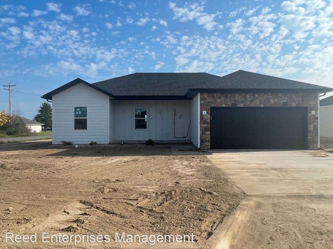 Foto principal - 3 br, 2 bath House - 104 Bluegrass St