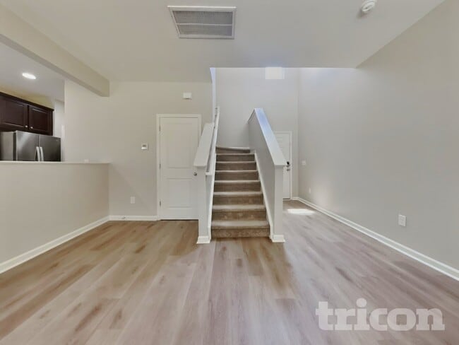 Building Photo - 5007 Red Poll Dr