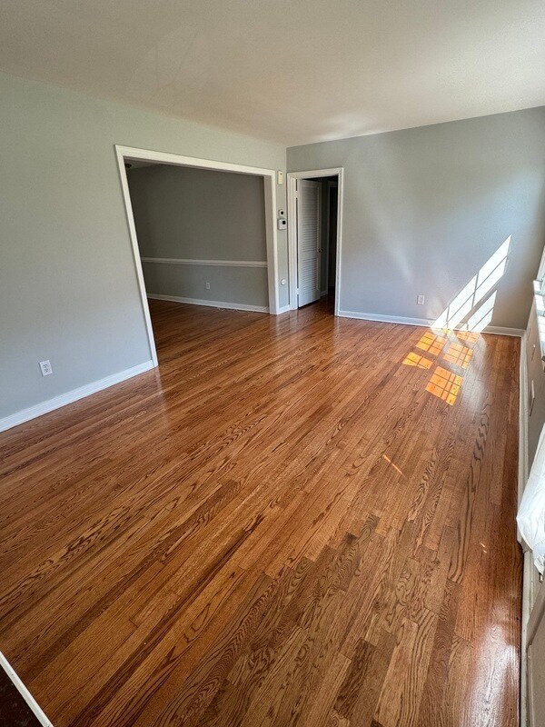 Foto del edificio - 9008 Farmington Dr