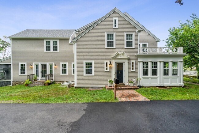 Building Photo - 205 Sohier St
