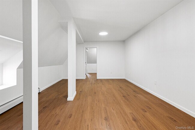 Foto del edificio - 100-05 69th Ave