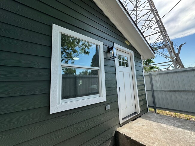 Building Photo - 3919 Elysian St