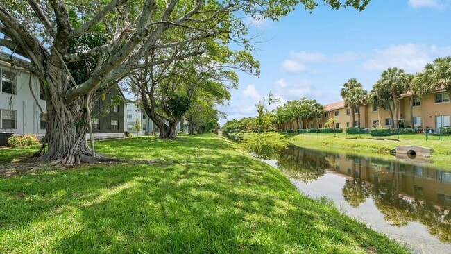 Building Photo - Advenir at San Tropez