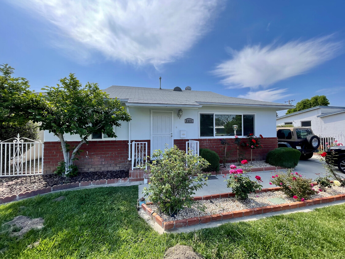 Foto principal - 4521 Durfee Ave