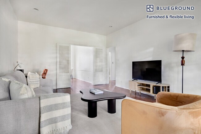 Foto del edificio - 135 S Reeves Dr