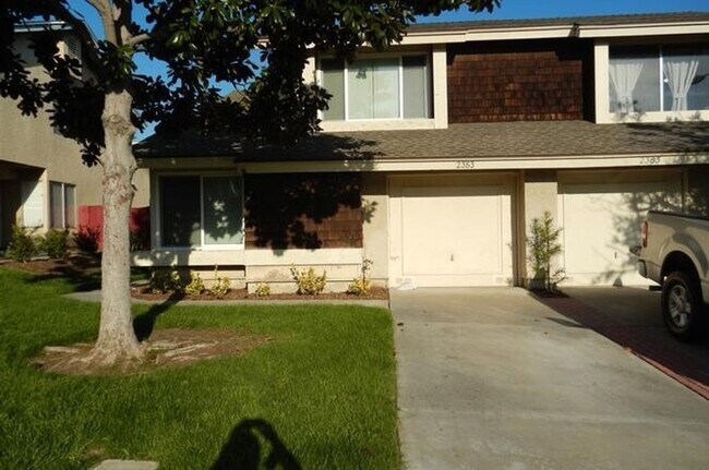 Foto del edificio - Two-Story 3 Bed, 2 Bath Townhome with Garage