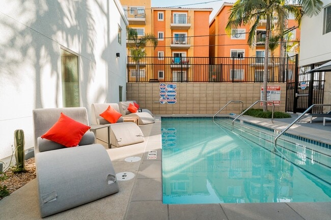 Paseo Pool 2 - Victory on Paseo