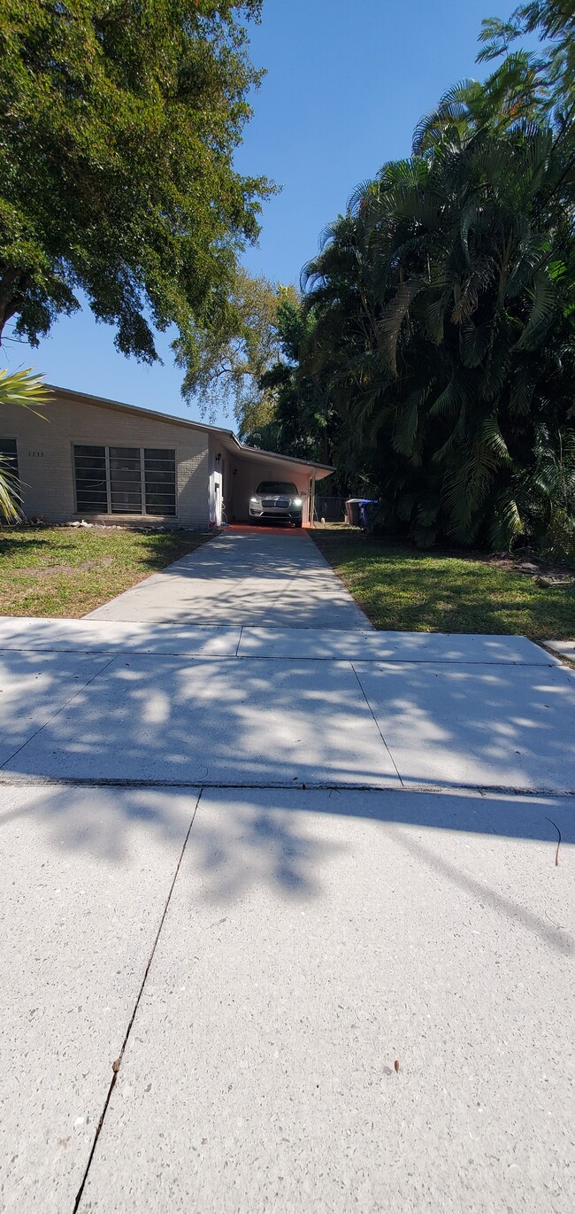 Driveway - 1533 Evans Ave